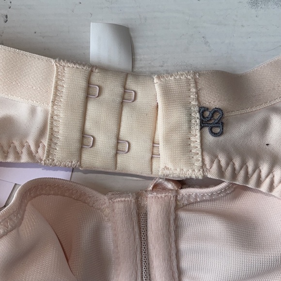 SIMONE PERELE PINK BRA. WITH LACE ON STRAPS NWT BRA SIZE 38E - Picture 6 of 7